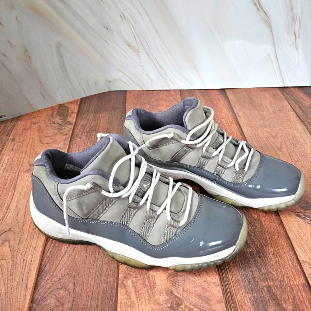 Air Jordan 11 Retro Cool Grey Lows.